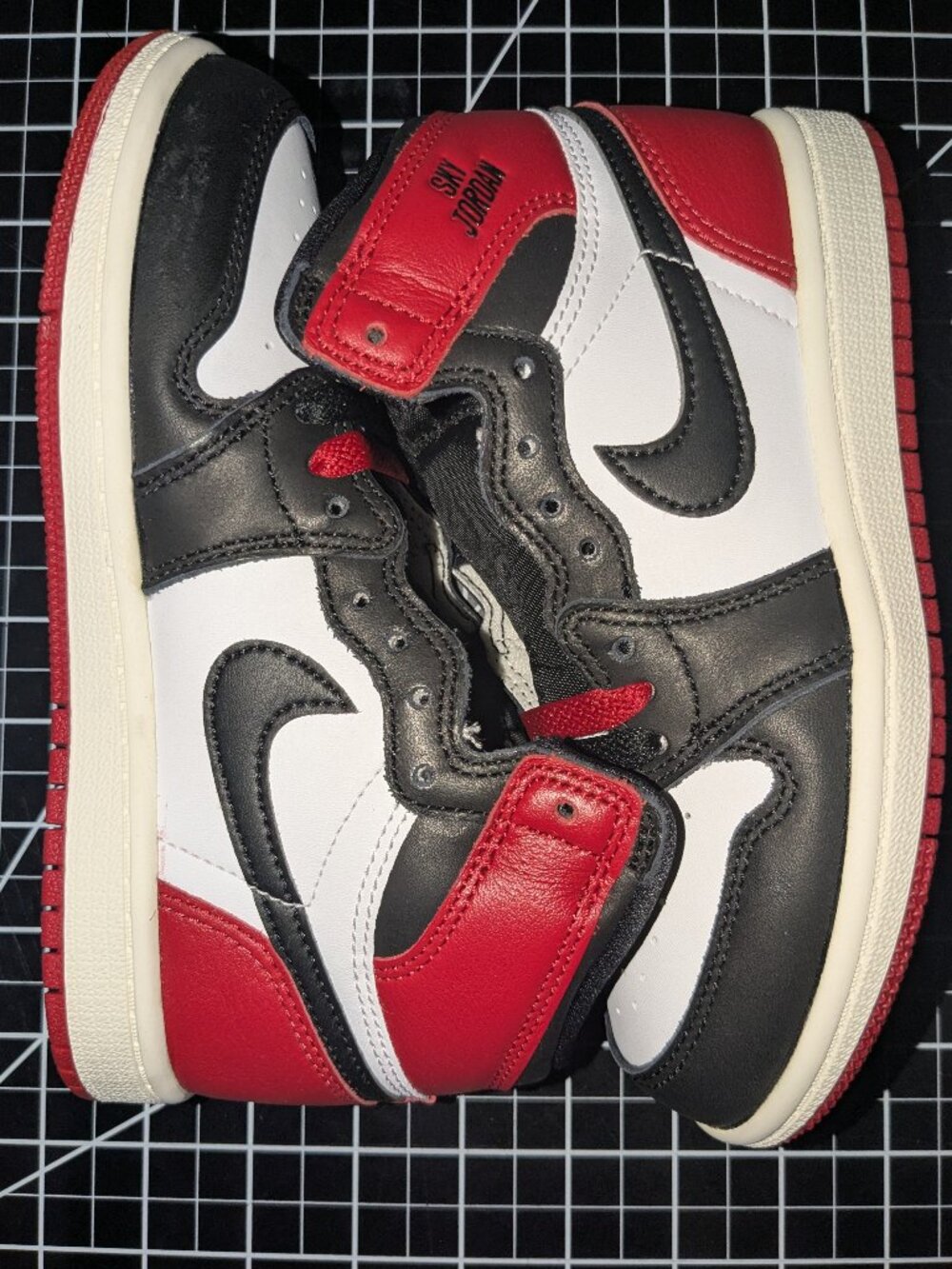 Air Jordan 1 Retro High OG 'Black Toe Reimagined'